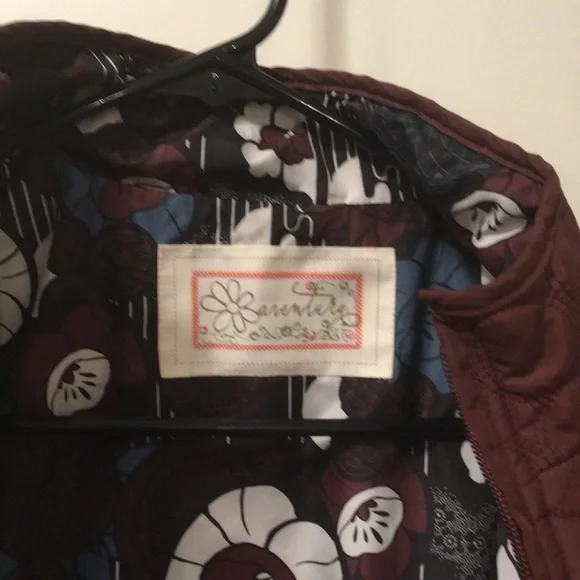 Burgundy Aventura Quilted Coat. Size Small. - Picture 8 of 11